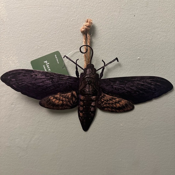 Time and Place set of Metal Moth wall decor - Picture 7 of 8